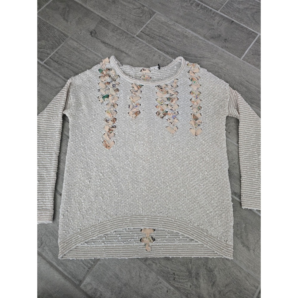 Anthro AKEMI + KIN Women's Beige‎ Textured Knit Sweater Ribbon Floral Applique